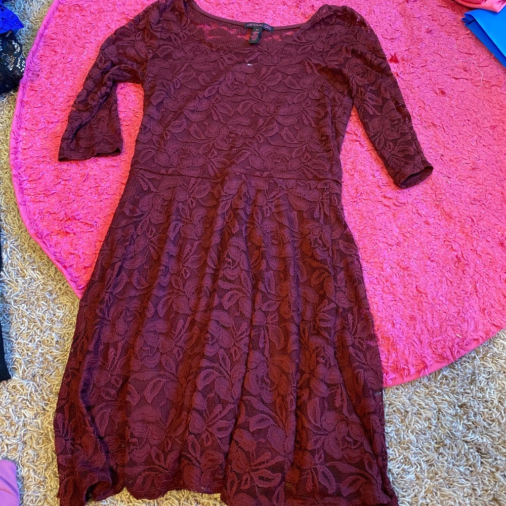 Burgundy lace quarter sleeve dress